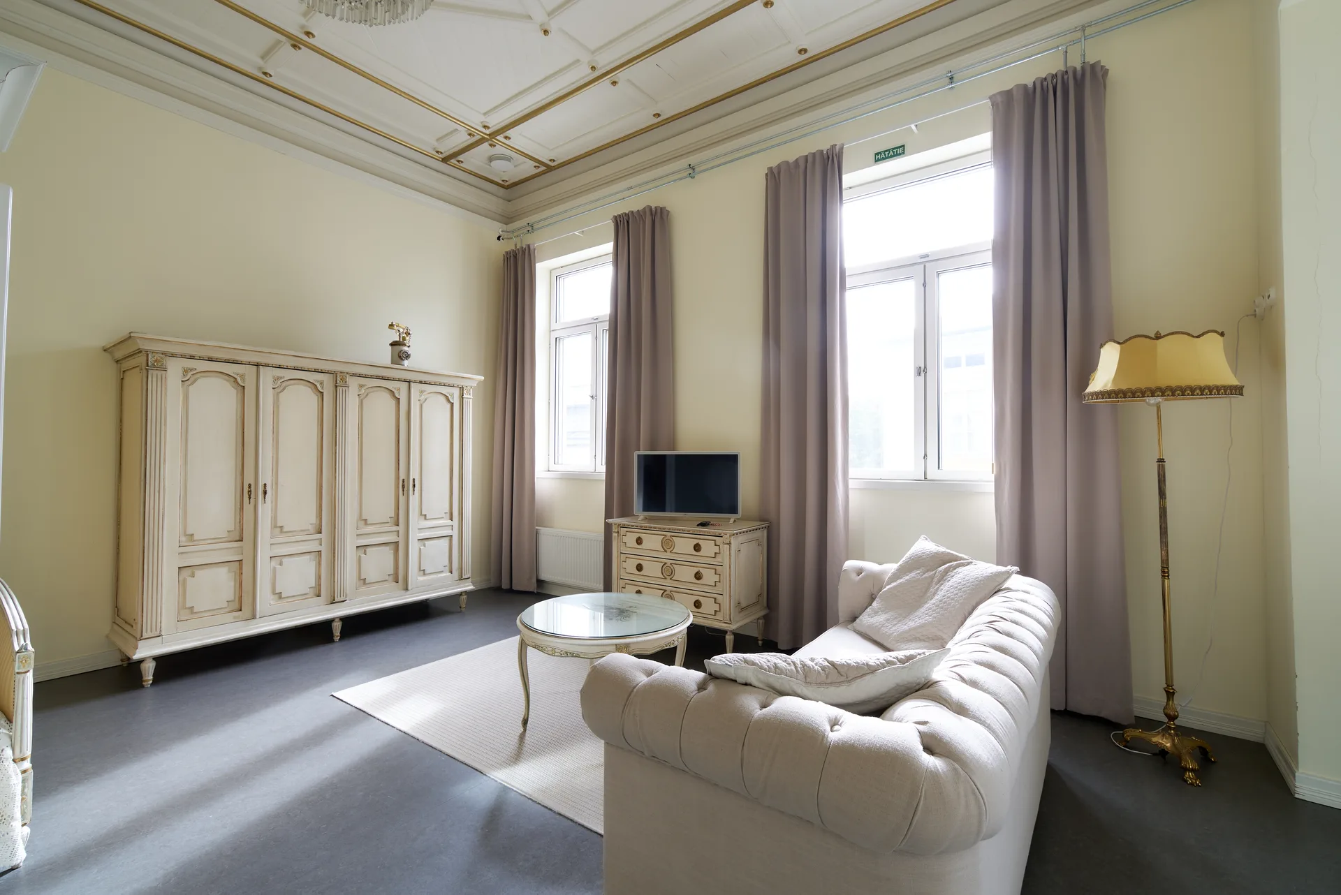 B4 – living room
