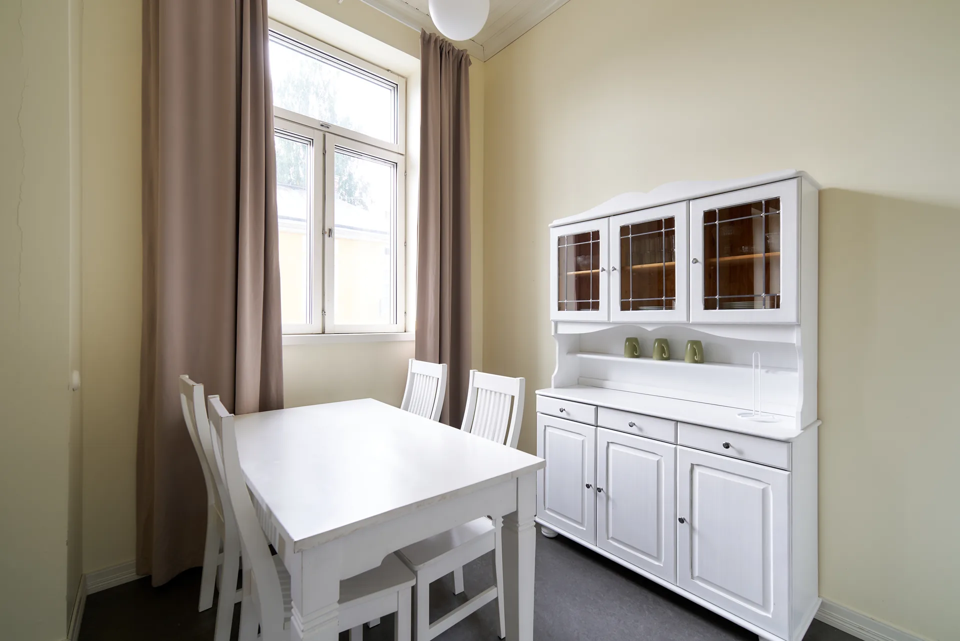 B4 – dining area